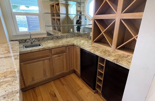 Sunset Park Apartment | Cozy 1-bedroom apartment in delightful Santa Monica with AC, WiFi.