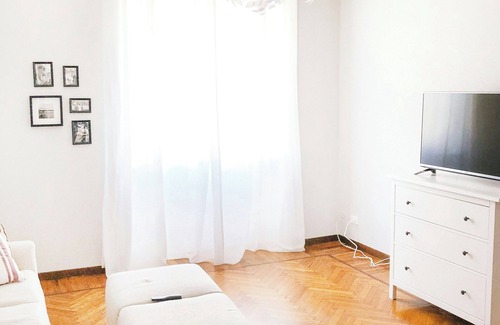 Indirapuram Apartment | Cozy 1-bedroom apartment in fantastic indirapuram with AC