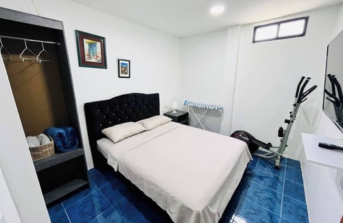 Guayaquil Apartment | Cozy 1-bedroom apartment in lovely Guayaquil with WiFi, AC