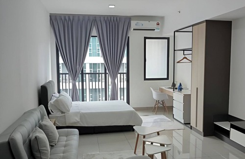 Seksyen 14 Apartment | Cozy 1-bedroom apartment in Shah Alam central with free Wifi, Netflix, and pool.