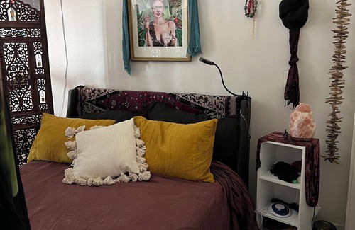 Lower Queen Anne Apartment | Cozy 1-bedroom apartment with fitness room, WiFi in vibrant Uptown Seattle.