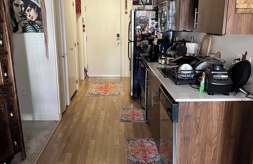 Lower Queen Anne Apartment | Cozy 1-bedroom apartment with fitness room, WiFi in vibrant Uptown Seattle.