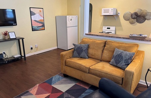 Seymour Apartment | Cozy 1-bedroom apartment in safe area near downtown Seymour with AC, WiFi