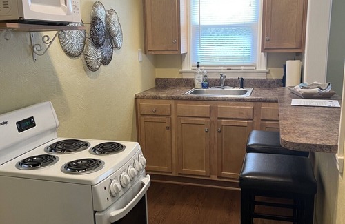 Seymour Apartment | Cozy 1-bedroom apartment in safe area near downtown Seymour with AC, WiFi