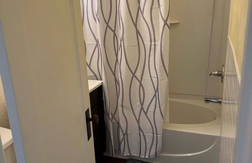 Seymour Apartment | Cozy 1-bedroom apartment in safe area near downtown Seymour with AC, WiFi