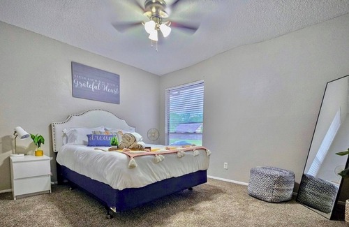 Sherman Apartment | Cozy 1-bedroom apartment, centrally located, great for workers, quiet, WiFi