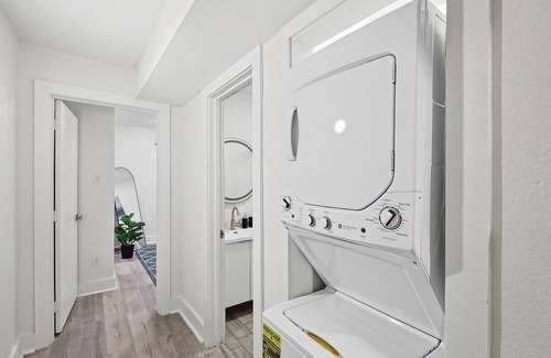 Old East Dallas Apartment | Cozy 1-bedroom apartment in welcoming Dallas with WiFi, AC