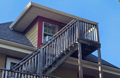 Dundee-Happy Hollow Historic District Apartment | Cozy 1-bedroom apartment in Historic Dundee with WiFi, AC, & off street parking