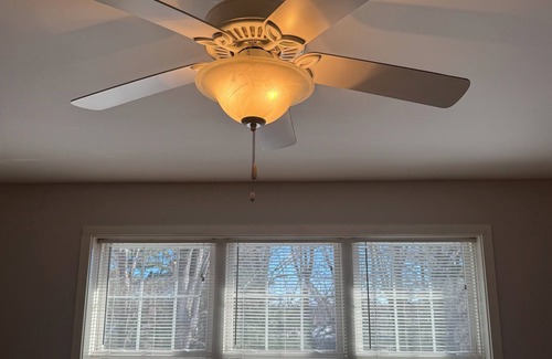 Amherst Center Apartment | Cozy 1-bedroom Apt. in enjoyable Amherst with Full Kitchen. Close to Colleges.