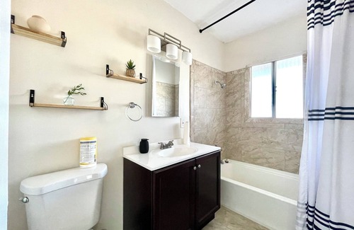 Wrigley Apartment | Cozy 1 Bedroom Apt with WFH Set Up