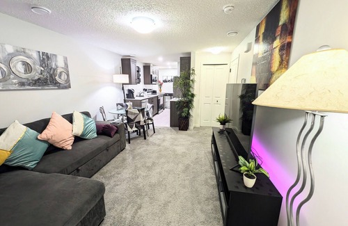 Northwest Calgary House | Cozy 1 Bedroom Haven in NW Calgary