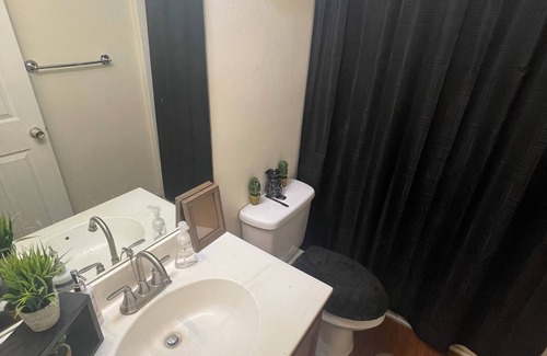 Cartersville Condo | Cozy 1-bedroom home in serene Cartersville with hot tub & WiFi.