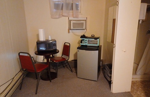 Dinosaur Hotel | Cozy 1-bedroom hotel in fantastic Dinosaur with WiFi