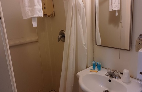 Dinosaur Hotel | Cozy 1-bedroom hotel in fantastic Dinosaur with WiFi