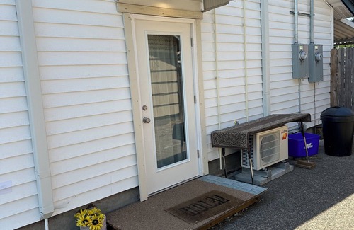 Springfield House | Cozy 1-bedroom House In Springfield with AC, WiFi