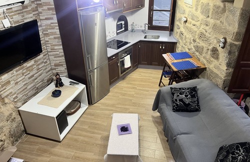 Padron House | Cozy 1-bedroom house in serene Padrón with WiFi, AC
