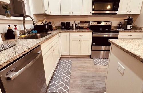 Newport News House | Cozy 1-bedroom in enchanting Hampton with AC, WiFi