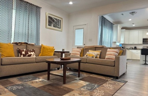 Newport News House | Cozy 1-bedroom in enchanting Hampton with AC, WiFi