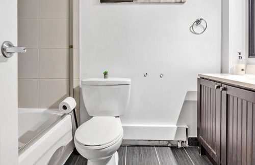 Plateau Mont Royal Apartment | Cozy 1 bedroom in front of park lafontaine