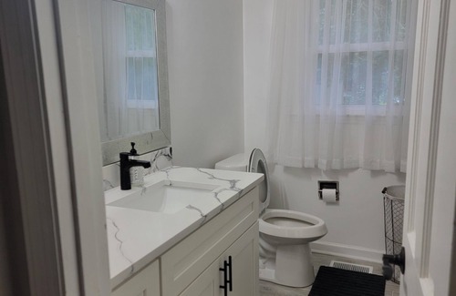 Macon House | Cozy 1-bedroom in house on 2 acres with WiFi, AC