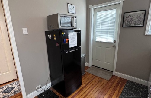 Latonia Apartment | Cozy 1-bedroom lovenest in Covington with AC, WiFi pet-friendly fenced backyard