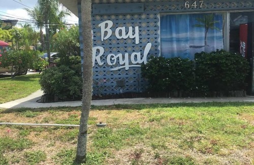 Bay Esplanade Apartment | Cozy 1 bedroom on the water!Apt.#2