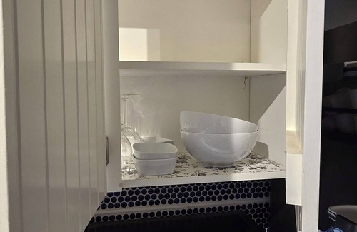 Newport Apartment | Cozy 1-bedroom Owners Apartment in downtown. Walk to main street.