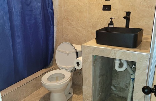 Yallahs Apartment | Cozy 1 bedroom studio with parking off street