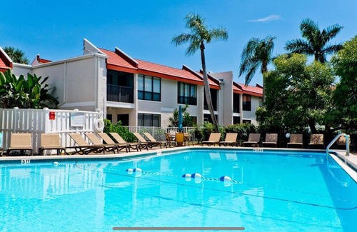 Bradenton Beach Condo | Cozy 1-bedroom condo with large pool, fishing pier, and pickleball courts