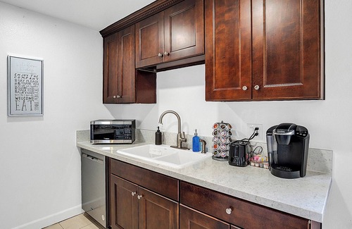 Fountain Valley Bed & Breakfast | Cozy 1-bedroom in awesome Huntington Beach with AC, WiFi