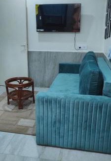 Khar Apartment | Cozy 1 BHK Prime location on Linking Road, Bandra