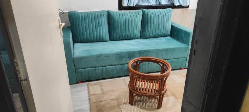 Khar Apartment | Cozy 1 BHK Prime location on Linking Road, Bandra