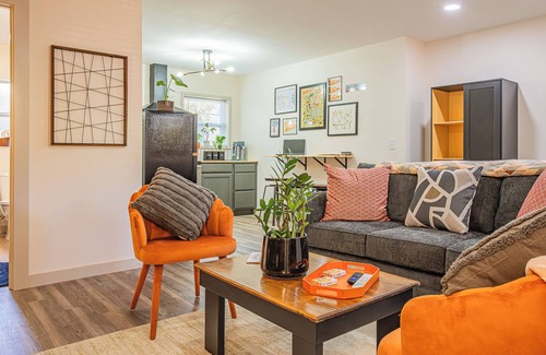 Knoxville House | Cozy 1-BR Guesthouse Knoxville - Pet Friendly/Hot Tub/Private Patio/Quiet