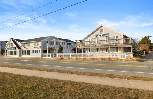 Falmouth Heights Apartment | Cozy 1 Queen Bed Escape Near Beach & Fun