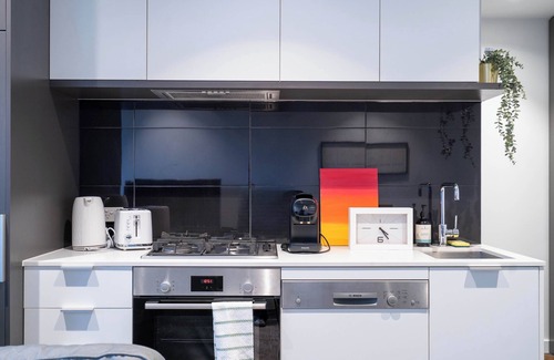 Hawthorn Apartment | Cozy 1B Hawthorn Apt Near Auburn Station