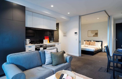 Hawthorn Apartment | Cozy 1B Hawthorn Apt Near Auburn Station