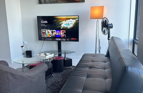 Downtown Edmonton Apartment | Cozy 1BD Downtown NewYork styled Loft