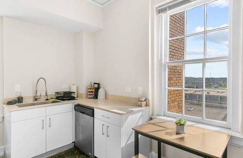 Civil Rights Historic District Apartment | Cozy 1bd- Heart of Downtown Bham- Remote Workspace
