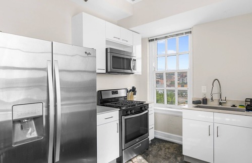 Civil Rights Historic District Apartment | Cozy 1bd- Heart of Downtown Bham- Remote Workspace
