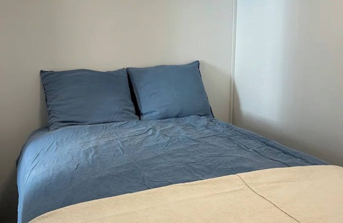 Vastberga Apartment | Cozy 1BR apartment inner-city