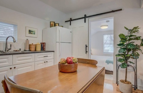 Downtown Colorado Springs Apartment | Cozy 1BR Dine, Play, & Sip in Urban Mtn Paradise!