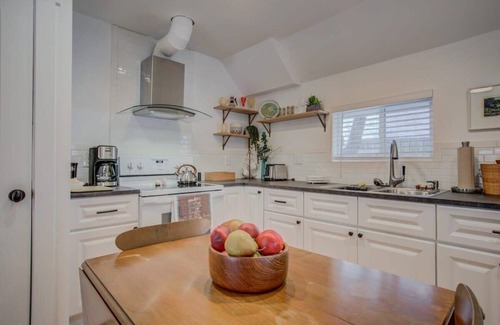 Downtown Colorado Springs Apartment | Cozy 1BR Dine, Play, & Sip in Urban Mtn Paradise!