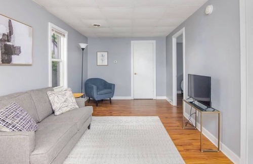 West Des Moines Apartment | Cozy 1BR Home W Free Parking in Valley Junction
