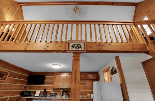 Gatlinburg - Pigeon Forge RV Rental | Cozy 1BR Log Cabin Retreat in Tennessee