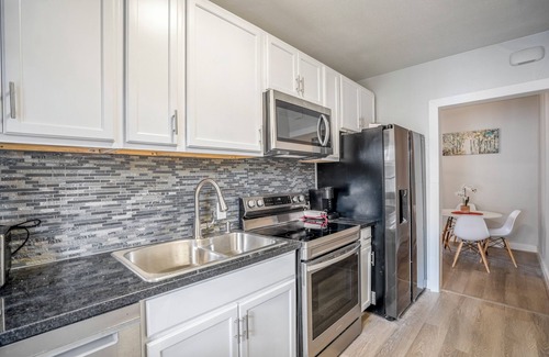 South Central Houston Apartment | Cozy 1BR Near Downtown & EaDo Perfect for Long Stays
