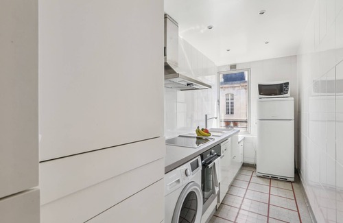 Porte-Dauphine Apartment | Cozy 1BR Near Trocadero & Arc de Triomphe