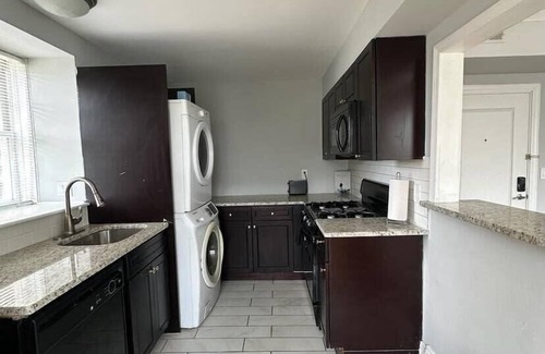 Central West End Apartment | Cozy 1BR with W&D and Parking, near BJH STL Zoo