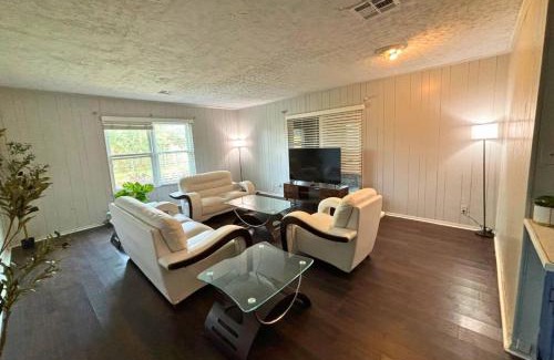 North Shore Apartment | Cozy 1x1 Retro Escape - East Htx