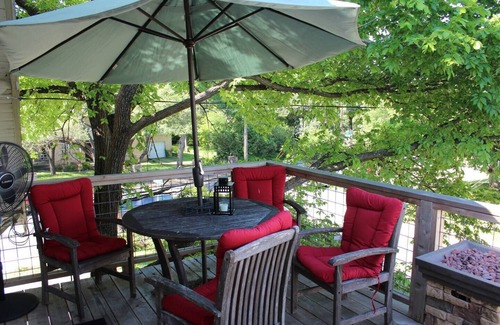 Bryker Woods Condo | Cozy 2/1 Treehouse in Brykerwoods Neighborhood
