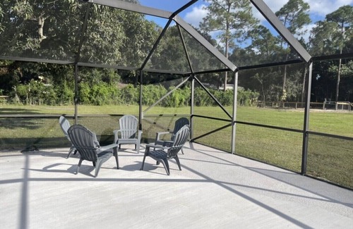 West Palm Beach House | Cozy 2 Acre Home Sleeps 8